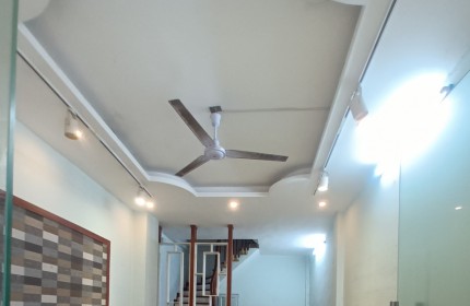 Cho thuê nhà nguyên căn Mặt phố Kim Đồng, Hoàng Mai, 5 tầng, 45m2, 3 ngủ, giá 15tr - KD, VP đỉnh